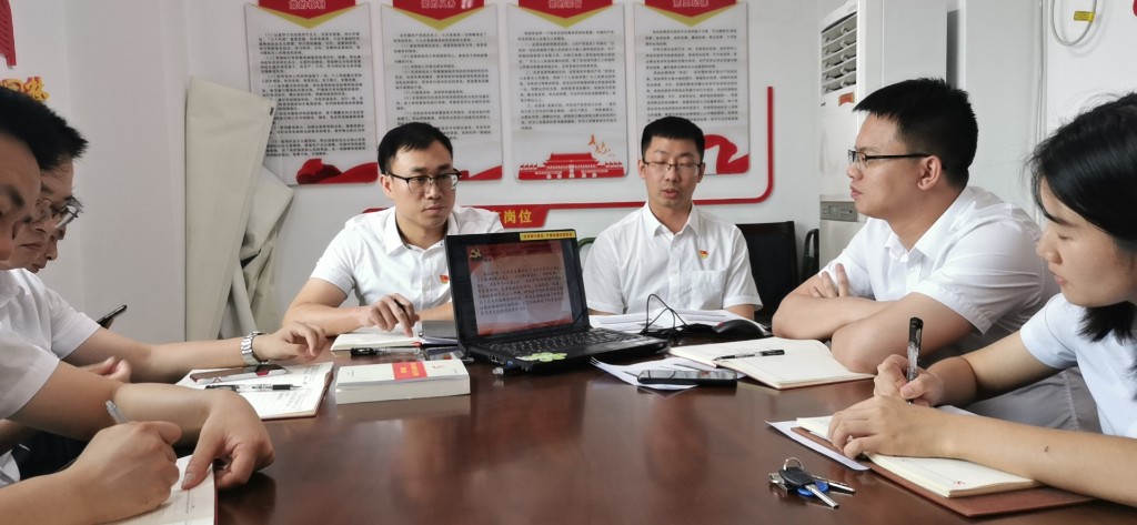 学史力行专题研讨照片